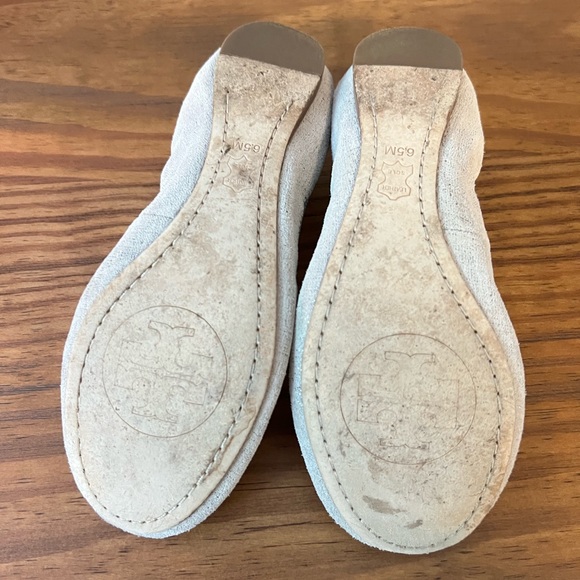 Tory Burch Caroline 2 Metallic Gray Suede Flats - Picture 10 of 11